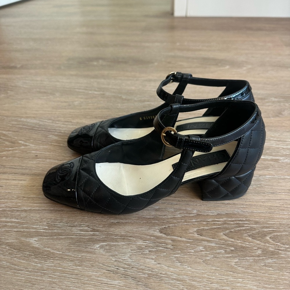 CHANEL Black Maryjane Quilted Low Heel